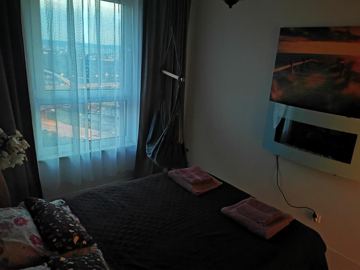 Apartament Przy Bursztynowym Stadionie Danzica Esterno foto